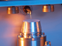 Precision laboratory machine with a probe measuring a metallic cylindrical sample