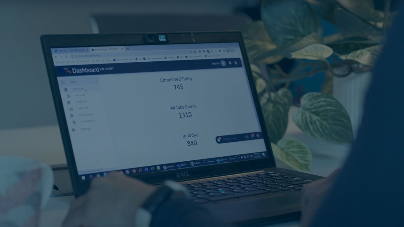 Video preview of the Satisloh RX-Universe software platform, showcasing digital solutions for ophthalmic lens production management and workflow optimization.